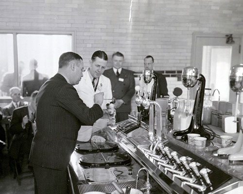 1940 - Serving ice cream