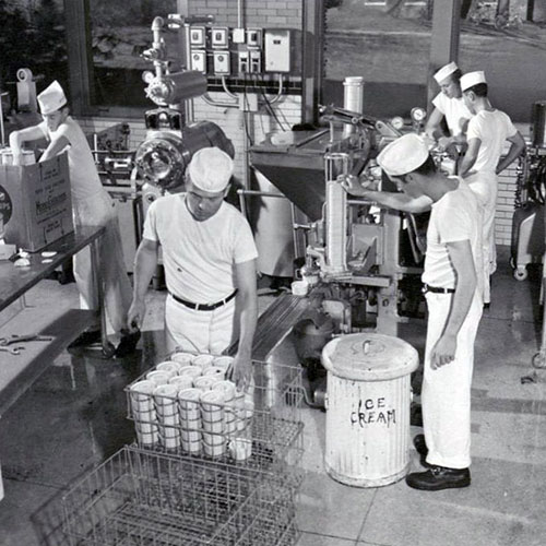 1948 - Students packaging ice cream